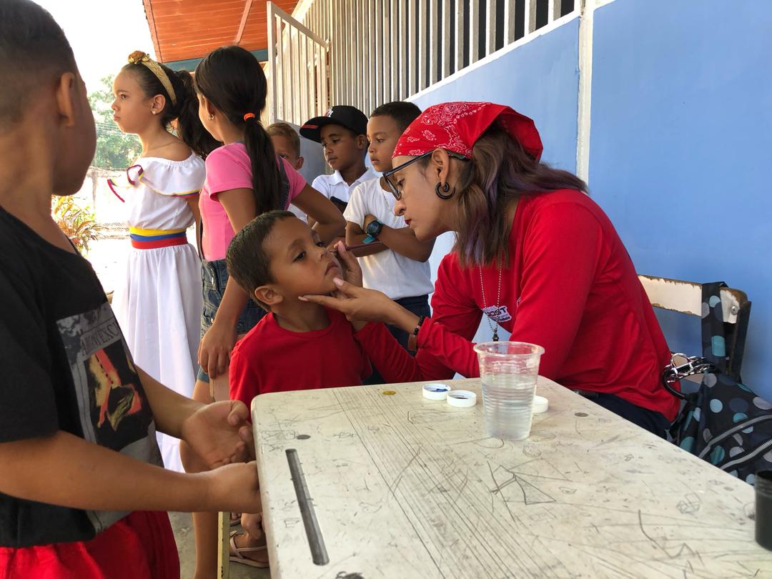 MinTrabajoVE's tweet photo. #09Mar || Presidente del @Inpsasel_vzla se desplegó en la Comunidad Agua Santa II del estado #Sucre para llevar atención social gracias al Plan Amor en Acción. 

#PatriaAmadaVenezuela 
@NicolasMaduro 
@AlexisJCorredor https://t.co/pvWLujhXnz
