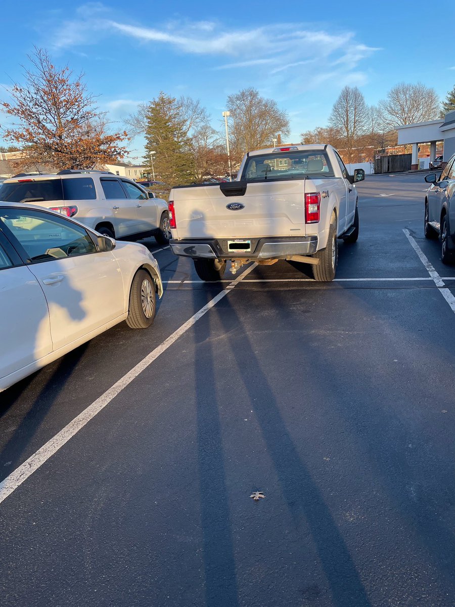 BrandysCorner's tweet photo. It’s like an open invitation to key his truck. And…ITS A FREAKING FORD! #Masshole https://t.co/DuWSqy5sSY