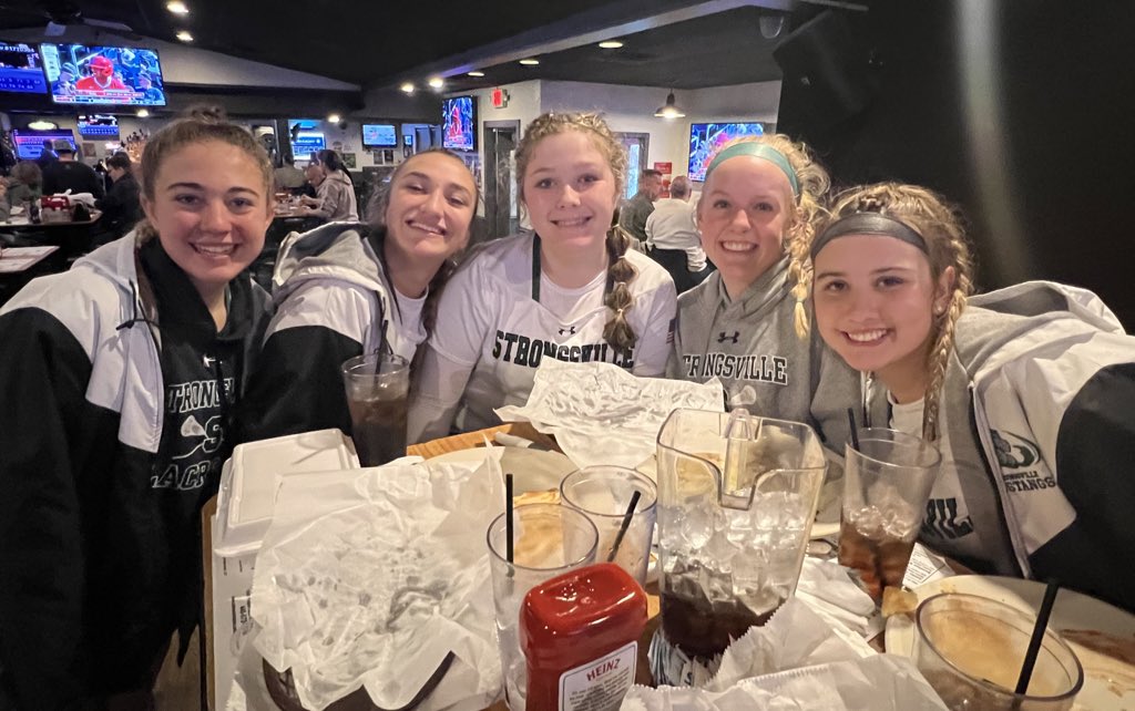 Post scrimmage meal for the Ville!