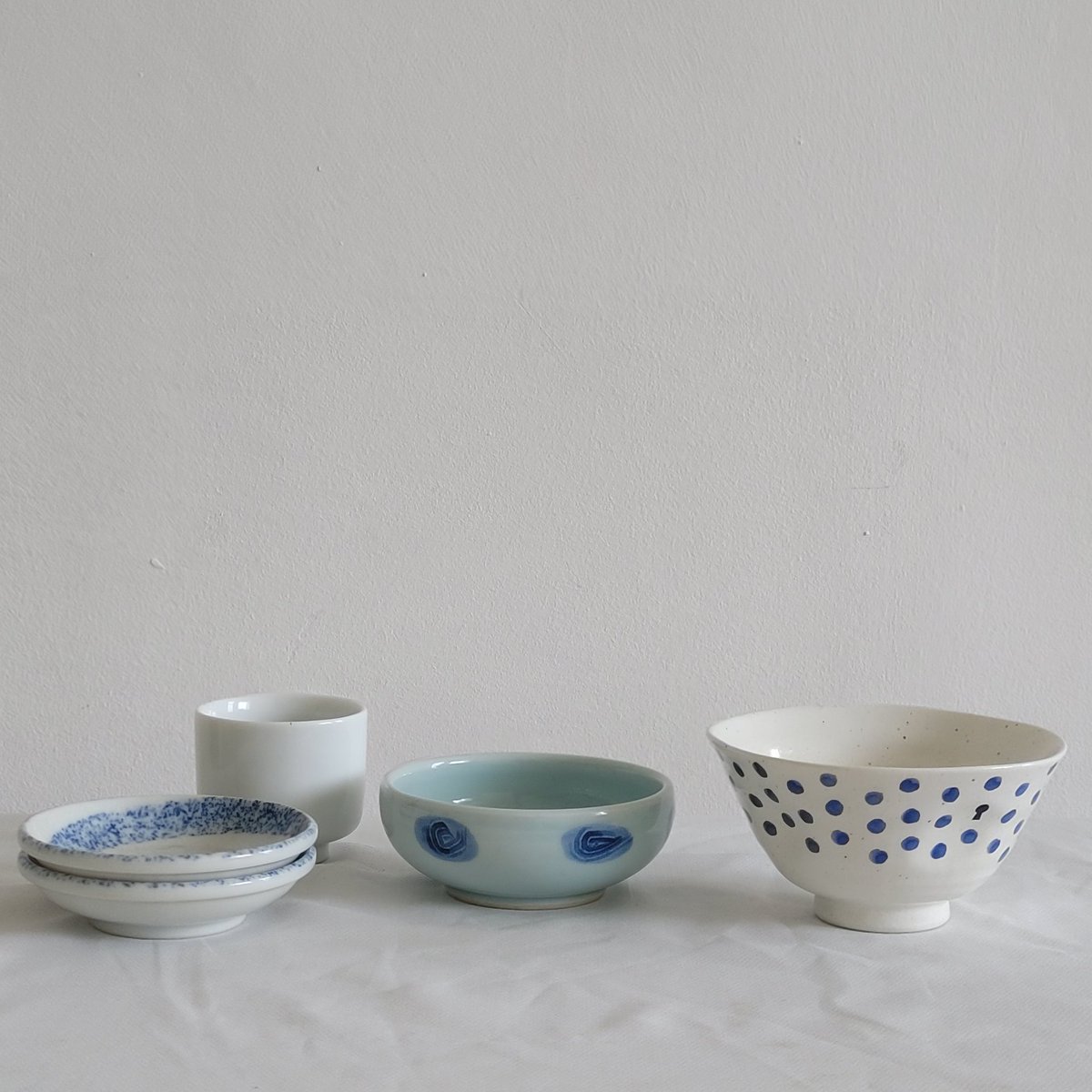 a sense of calm and tranquility through the use of blue tones.