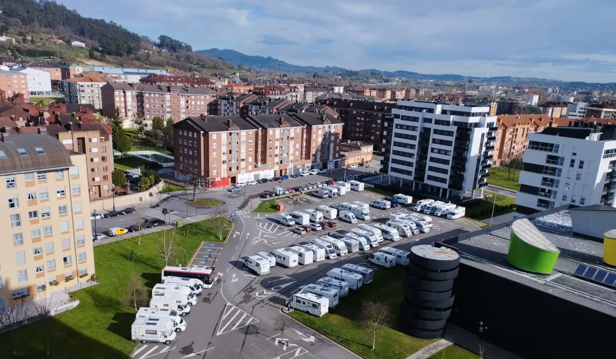 CAPAsturies's tweet photo. GRACIAS!!! Muchas gracias a todxs los que llenasteis la sala de @TurycampAst para escucharnos hablar sobre autocaravanismo responsable y sostenible. Da gusto trabajar cuando hay interés en conocer lo que hacemos y sobre todo apoyarnos. https://t.co/HiWGSUP5rf