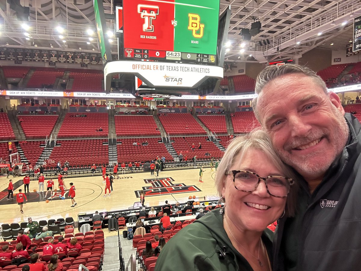 SarahRogersBU's tweet image. Ready for a great game in Lubbock. #SicEm #SicTech
