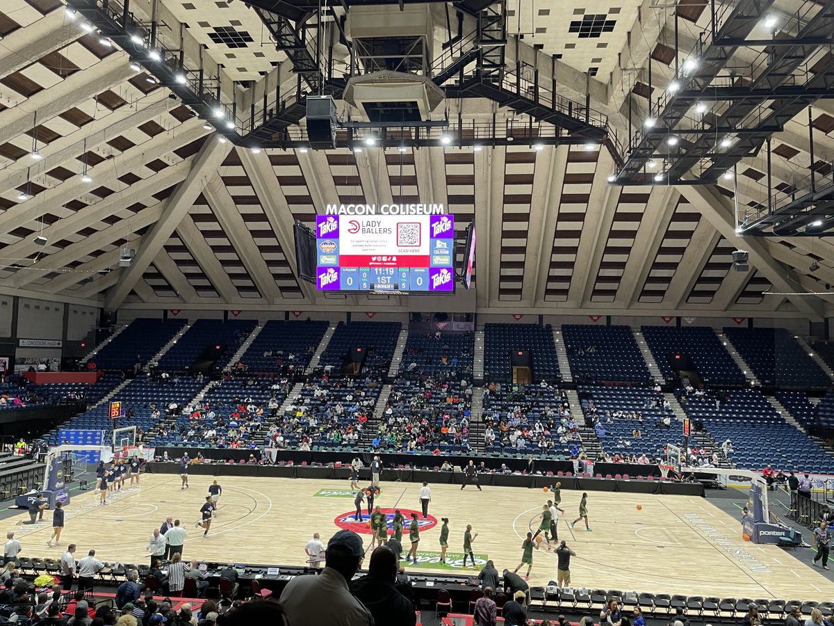 10 minutes until tip off, let’s go ⁦<a href="/NPHSLadyHoops/">NPHSLadyHoops</a>⁩ !!!