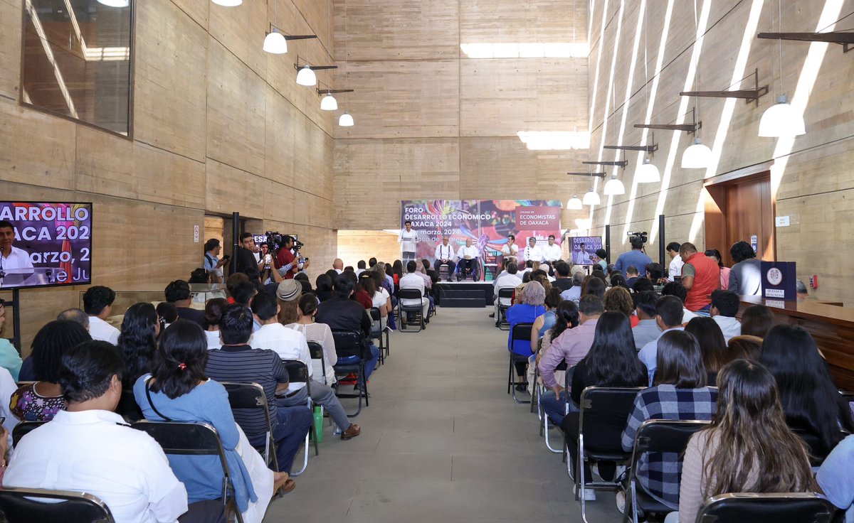 salomonj's tweet photo. Esta mañana, asistimos al Foro de Desarrollo Económico Oaxaca 2024, junto al auditor Superior de la Federación, David Colmenares Páramo, el secretario de Desarrollo Económico, @RaulRuizRobles, y el presidente del Colegio de Economistas de Oaxaca, Hugo Tulio Félix Clímaco.

Este espacio, organizado por el Colegio de Economistas de Oaxaca, tiene el objetivo de dialogar y plantear un análisis de la economía y desarrollo en el contexto actual del país y sobre todo, del estado.