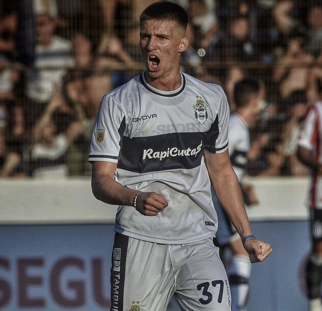 SofascoreLA's tweet photo. 🇦🇷 Felipe Sánchez en 90 minutos jugados con @gimnasiaoficial: 

⚽️ 1 gol
🎯 2 tiros / 1 al arco
🚀 2 despejes
🧲 4 intercepciones
👟 89% pases precisos
⚔️ 4/5 duelos ganados
📈 8.1 Nota Sofascore https://t.co/v1rZVuK00x