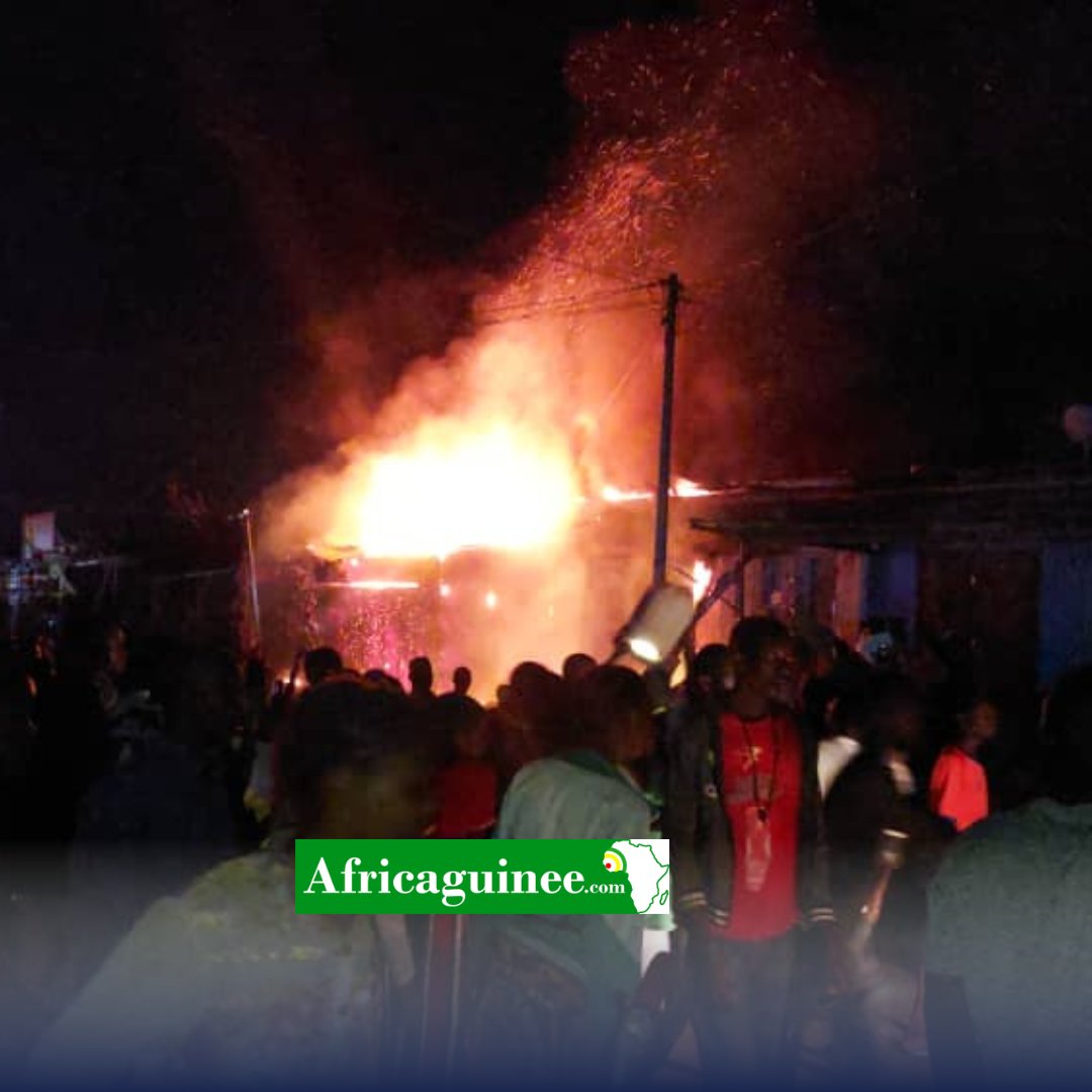 Africaguinee's tweet photo. 🚨Urgent🇬🇳🔥. Incendie en cours au grand marché de N'zérékoré.  Les détails à lire sur https://t.co/t8kz6ZofZj 👇 https://t.co/BIndZ110Tk