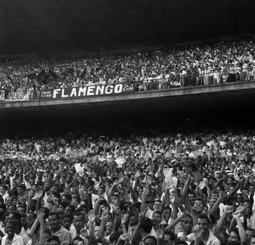 fabiojusttino's tweet photo. O Flamengo não é maior que o Fluminense.

O Flamengo não é maior que o Vasco.

O Flamengo não é maior que o Botafogo.

O Flamengo é maior que todos eles juntos.

Seja em titulos. Seja em ídolos. Seja em torcida.

📷 | O Globo - Flamengo 3x1 Bangu (1963) https://t.co/xsbk9Mxi18