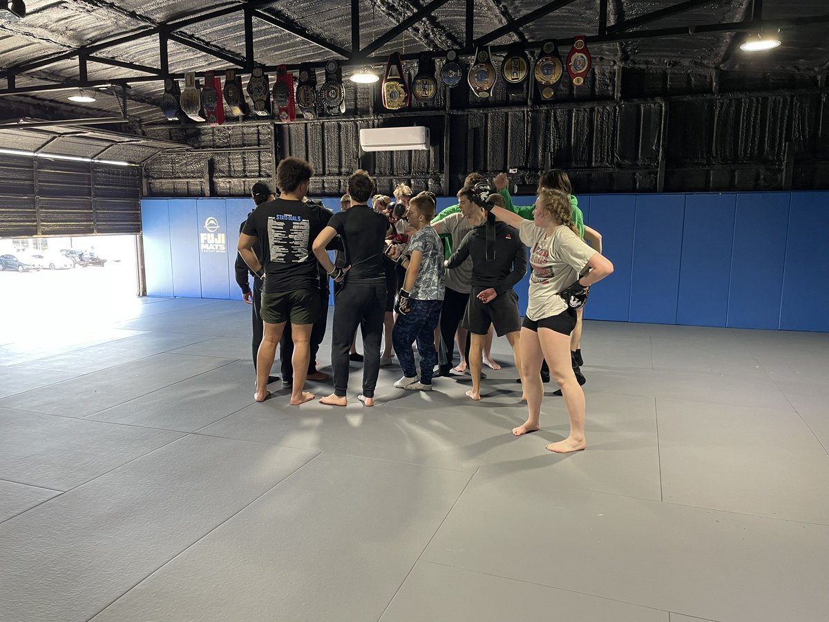 Big thank you to De La Rosa MMA for hosting our kids for some team building and MMA today!