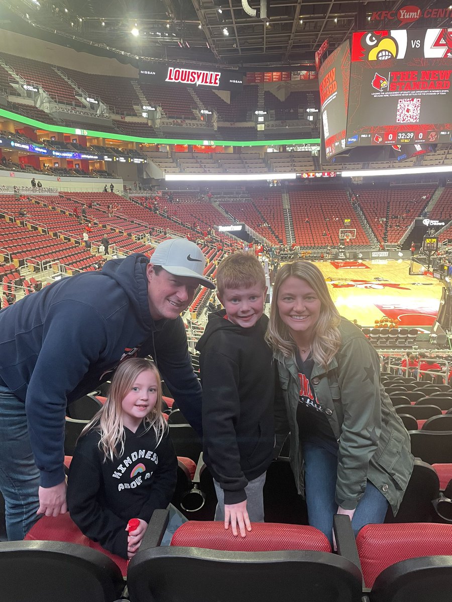 k_pabst's tweet image. Senior night!! #gocards