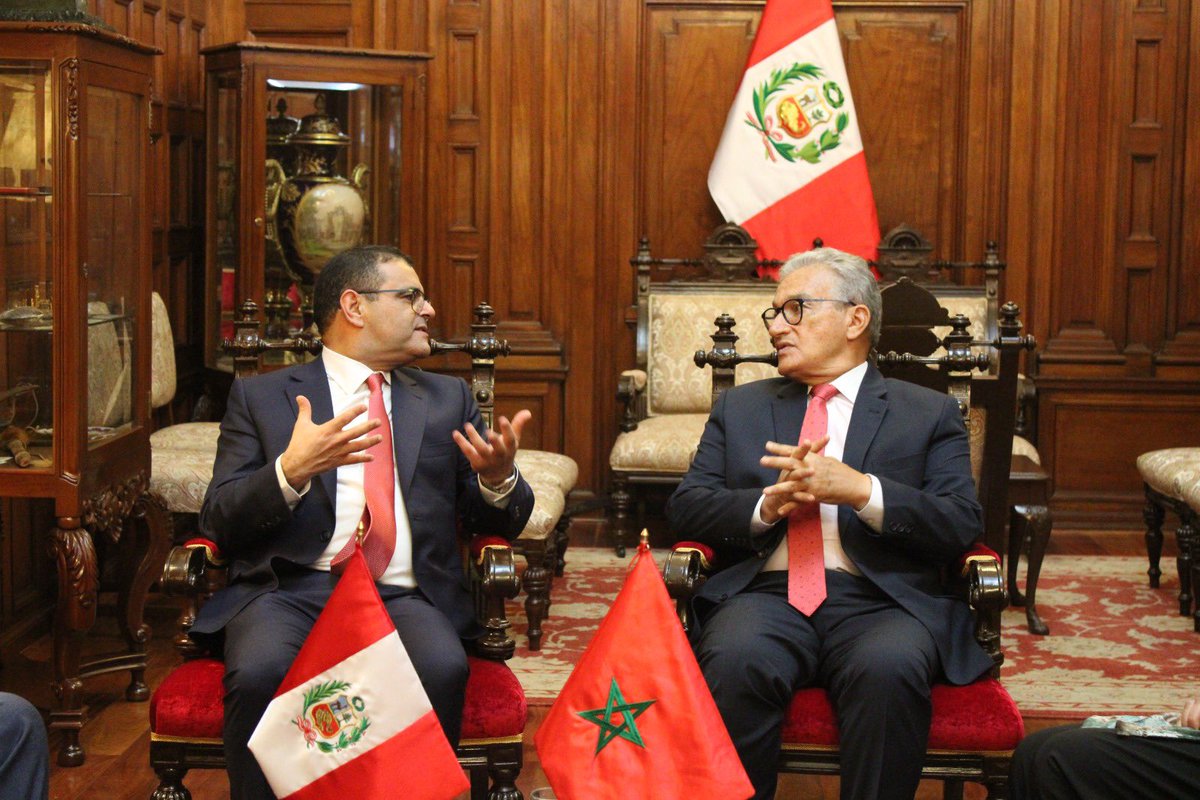 marruecosenlima's tweet photo. Fructífera e interesante reunión entre el presidente de la comisión de relaciones exteriores del @congresoperu  el doctor Alejandro Aguinaga y  el embajador Fouad Yazourh, durante la cual trataron temas de orden bilateral, regional e internacional (1/2) https://t.co/DkjQ3EXp5r