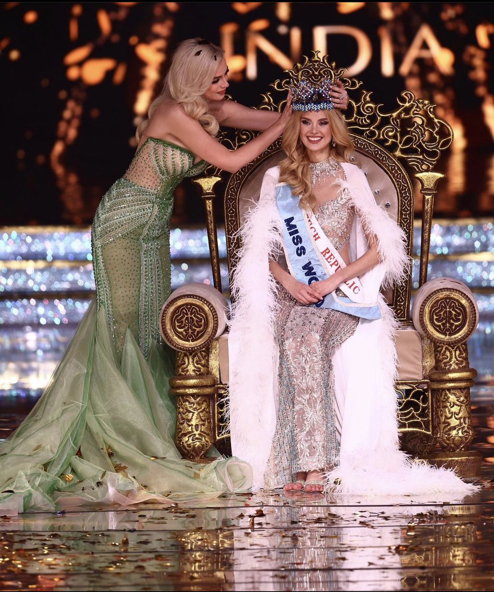 PMEWorld's tweet image. Congratulations to the new #MissWorld, #KrystynaPyszko, from #CzechRepublic! 🇨🇿💐

#PMEEntertainment extends its heartfelt congratulations to #JuliaMorley, #JamilSaidi, #MissWorldOrganization and all the lovely participants.

#71MW #BWAP #BeautywithaPurpose #India #Mumbai