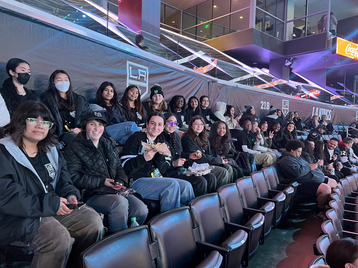 For our Alliance Career Lab with the @LAKings, in honor of #WomenHistoryMonth students from @GALAcademy shadowed women leaders in different departments & departed with a deep understanding of careers in sports after the 2 day visit, capped by a Kings win @WeAreAllKings