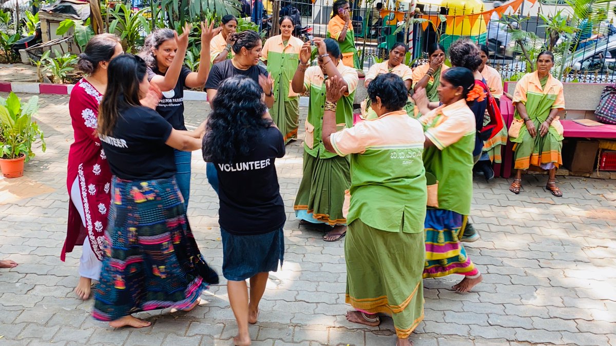 Sheeba Rajam (@sheebarajam) on Twitter photo Showing solidarity and celebrating the women who help keep our city clean - the pourakarmikas! How often do we stop and say thank you? <a href="/Pe0ple4Passion/">People For passion</a> <a href="/kushiHarshitha4/">Harshitha Srinivas</a>
#Bengaluru #gratitudepractice
#WomensDayCelebration #WomenSupportingWomen #InspireInclusion Showing solidarity and celebrating the women who help keep our city clean - the pourakarmikas! How often do we stop and say thank you? <a href="/Pe0ple4Passion/">People For passion</a> <a href="/kushiHarshitha4/">Harshitha Srinivas</a>
#Bengaluru #gratitudepractice
#WomensDayCelebration #WomenSupportingWomen #InspireInclusion