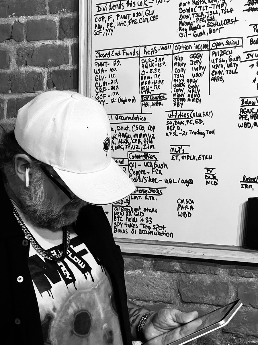 fullauto11's tweet photo. Listen to how the poor talk, and don’t talk like that. #moneyflowgang https://t.co/SaQg9xrkDV