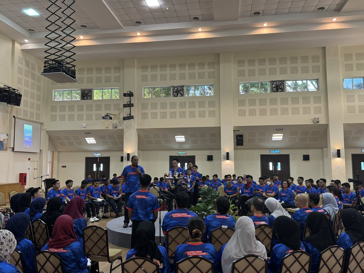 Pagi ini bersama kepimpinan Majlis Perwakilan Pelajar 20 IPTA dan 7 IPTS di dalam Permukiman Siswa &amp; Latihan Kepimpinan Muda Kebangsaan di AKEPT.