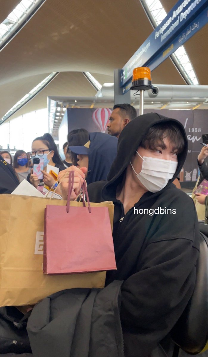 hongdbins's tweet photo. tabber my cutie pie has arrived in malaysia 🫶🏼
#tabberinkl #DEANTabberMY https://t.co/hvkJfVAV9W