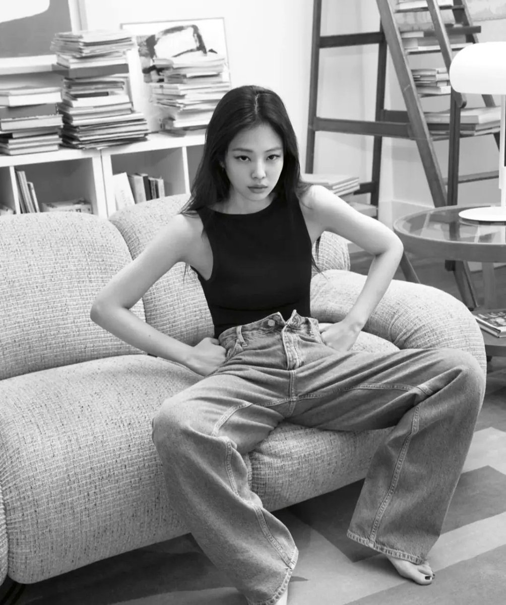 talkkpop_com's tweet photo. [OP] JENNIE RECENT SONG FAILS TO ENTER SPOTIFY GLOBAL EVEN WITH 35M MONTHLY LISTENERS https://t.co/kcht2THMGR https://t.co/vM6mD52z6R
