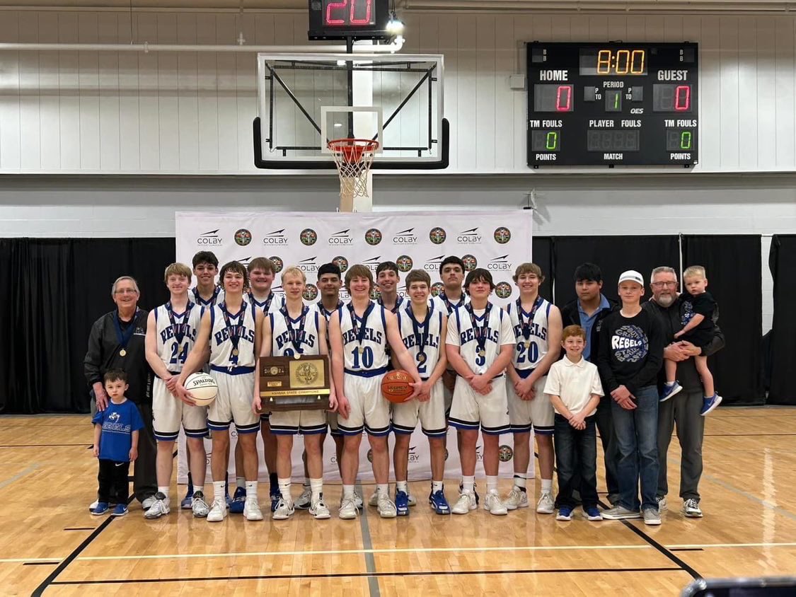 South Gray (1A-I boys 🏀, 24-2), led by legendary head coach Mark Applegate, won the 1A-I state title today in Colby, 76-63 over Bishop Seabury. They captured their fifth state title in school history, all under Applegate, and their first since 2018. #sportsinkansas