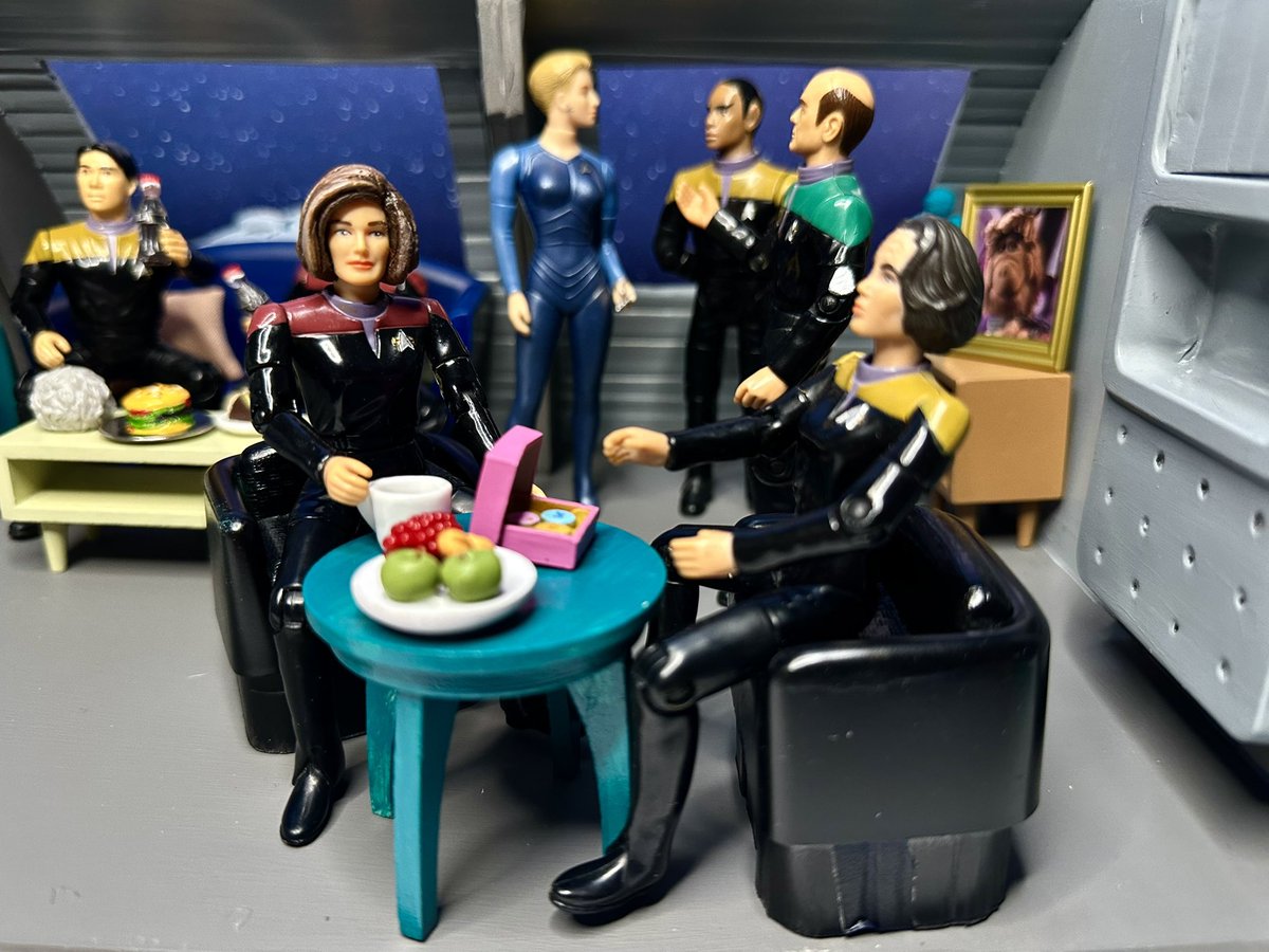 SpaceshipAddict's tweet photo. My action figures have a better social life than me. 😂 #startreklegacy #funwillnowcommence #startrek https://t.co/Ezkq4g9PM7