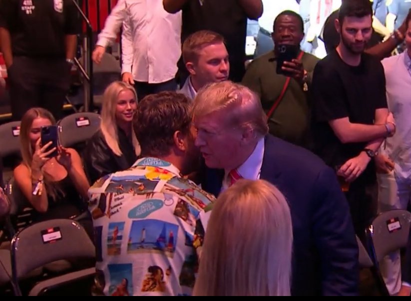 Jerrythekid21's tweet photo. You could see Dave’s shoulder literally give out in this moment from how powerful the shake was! https://t.co/UmcMgI9F1Y