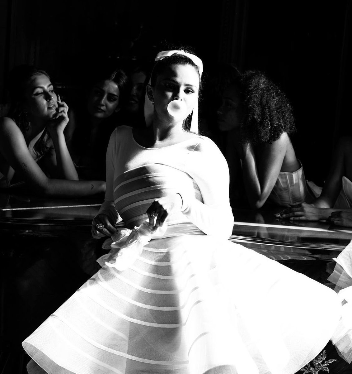 sgnewsxox0's tweet photo. “Love On” by @selenagomez has surpassed 10M views on YouTube https://t.co/335AvFo12K