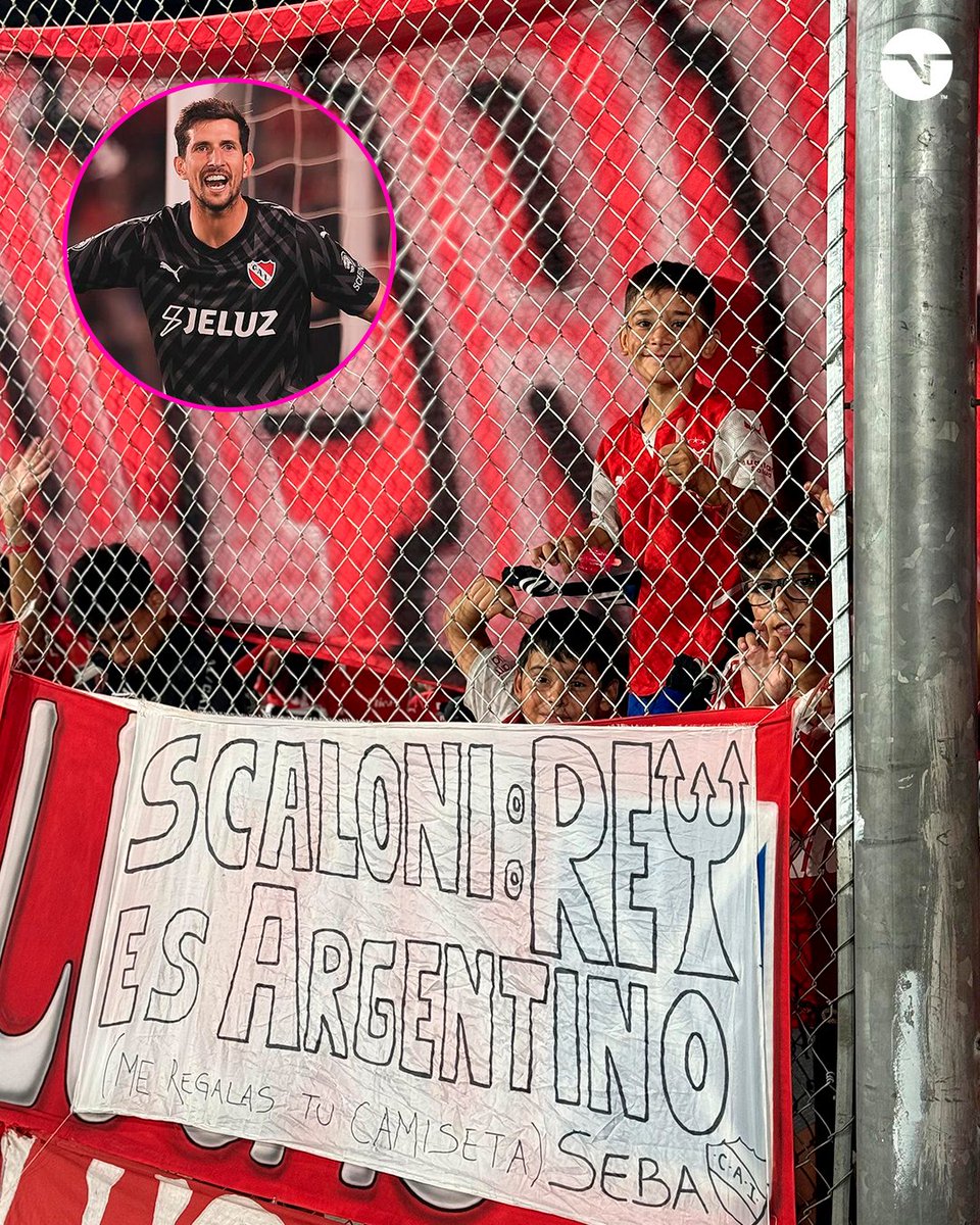 TNTSportsAR's tweet photo. "SCALONI REY ES ARGENTINO" 🇦🇷🧤

Este chico del Rojo le mandó un mensaje claro al DT de la Albiceleste.

🤔 ¿Crees que el arquero de Independiente se merece una chance en la Selección Argentina? 

#LPFxTNTSports https://t.co/lUOttAEzFp