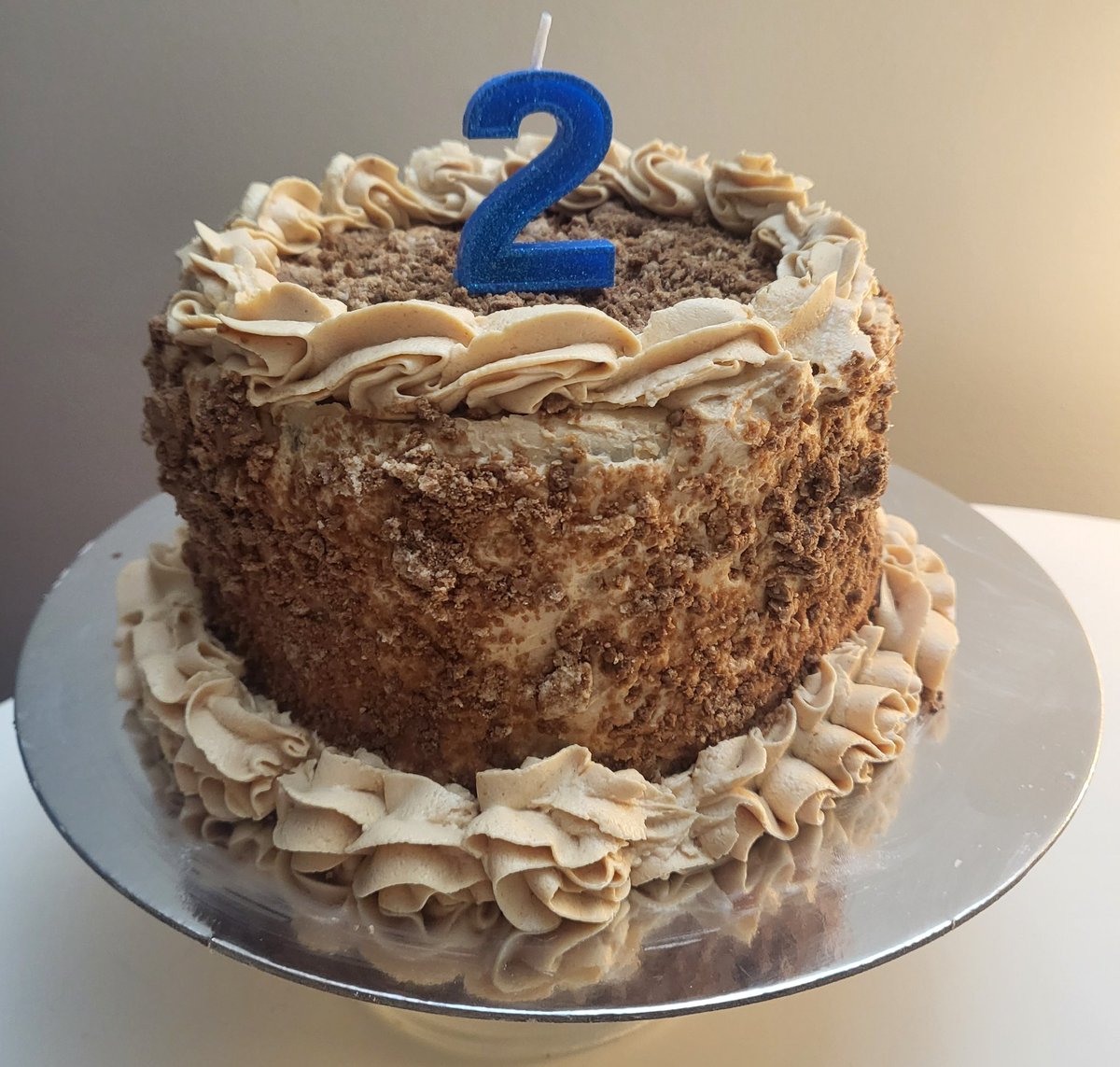 luckypackk_'s tweet image. Happy 2nd Birthday to our Son, Gogi! 🎂🎉😭

He's a big boy who loves being a menace to society, his parents, and his cat siblings! He is a very well-behaved dog, even if he is awkward!