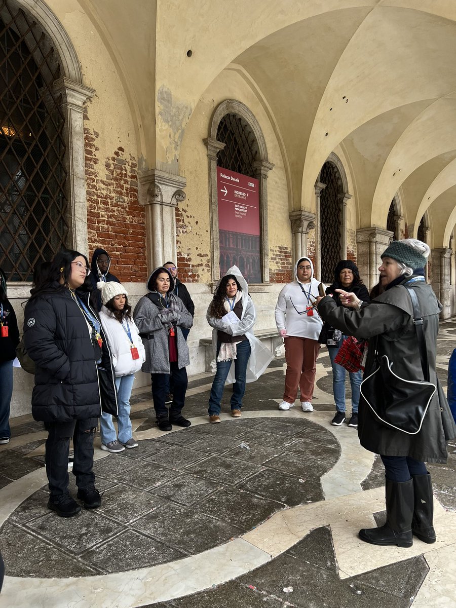 IHSTravelGroup's tweet photo. The Doges Palace with our local guide. She taught us about Venetian government - And, she had great jokes and an even better laugh! https://t.co/DC9eJAqYTZ