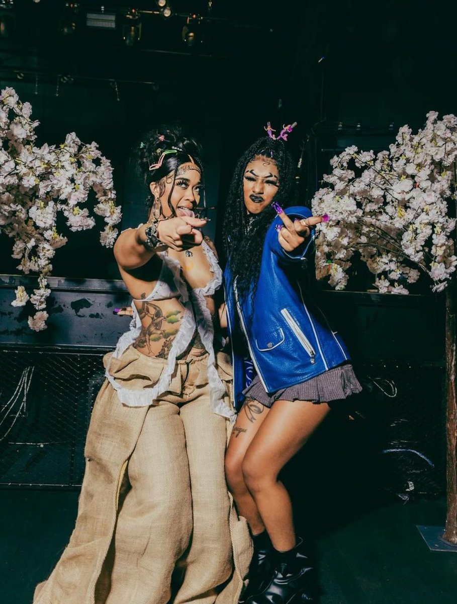 Arthemermaid's tweet photo. Baby we was lit in the NYC wit Freaky T @TiaCorine 😍🥰😈 Tonight we in Boston 🥳 #AlmostThereTour https://t.co/xWAYLs3MAU