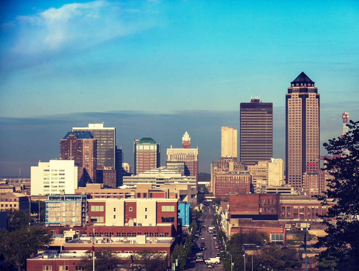 Shopping and local restaurants? Hiking and biking trails? Whatever floats your boat, there's plenty to do in our downtown Des Moines home!