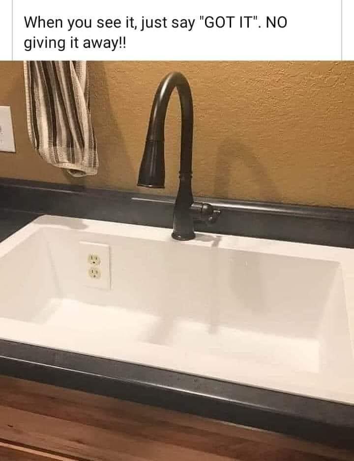 GIRBo9gWMAAO-cC?format=jpg&name=medium