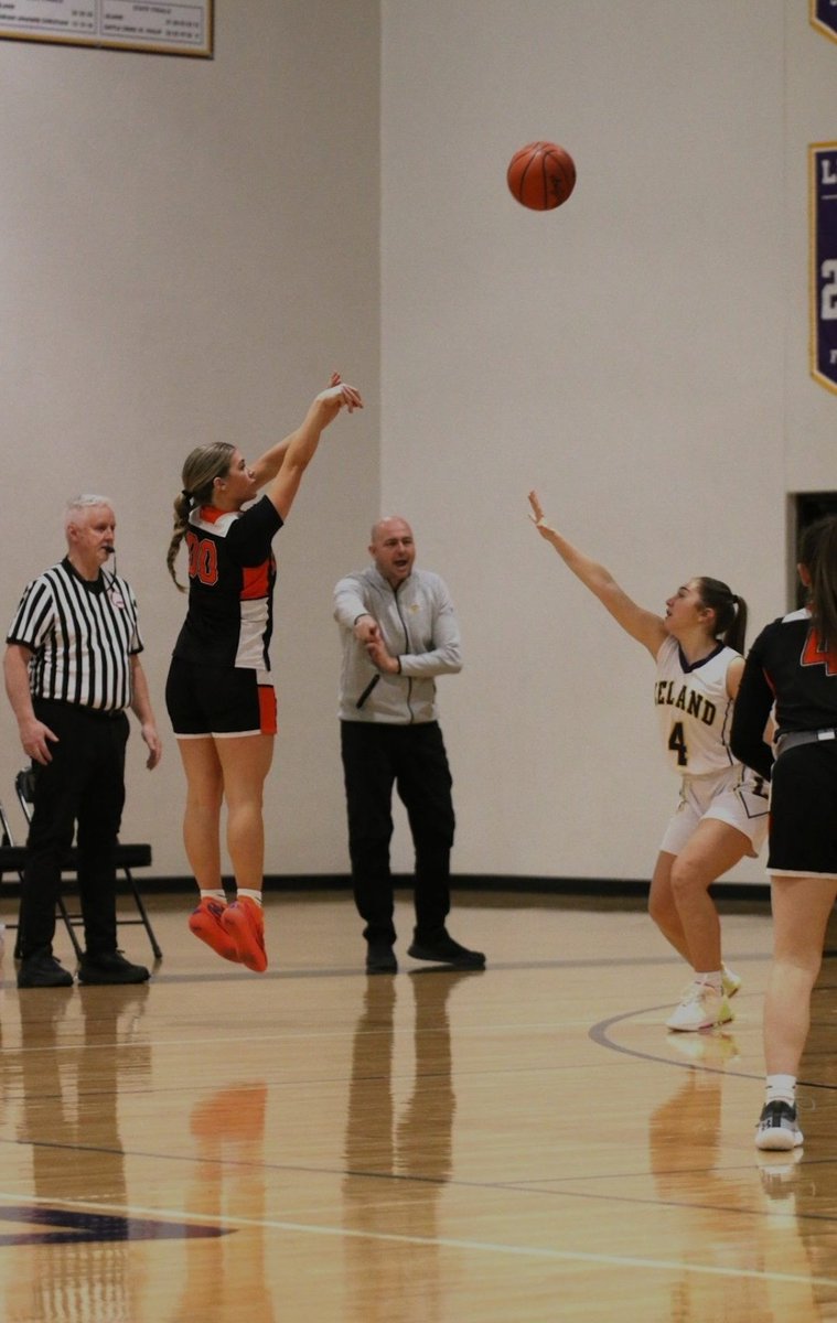 KimberlyWhims's tweet photo. So proud of @chriswhims and her hs career! As a 4 year vars starter she led the team to a 17-7 record szn, a 9 game winning streak, Conference Co-Championship and scored 18 pts recently in a very physical game.
Never came out of her last hs game and left it all on the court!🩷 https://t.co/OJayUVSiWZ