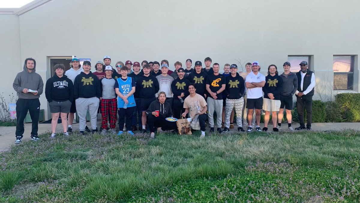 ECRedDevilsBase's tweet photo. Big S/O to Brayden Williams family for supplying the guys with Indian Tacos for dinner! The boys loved a great home cooked meal! https://t.co/onStGIavlO