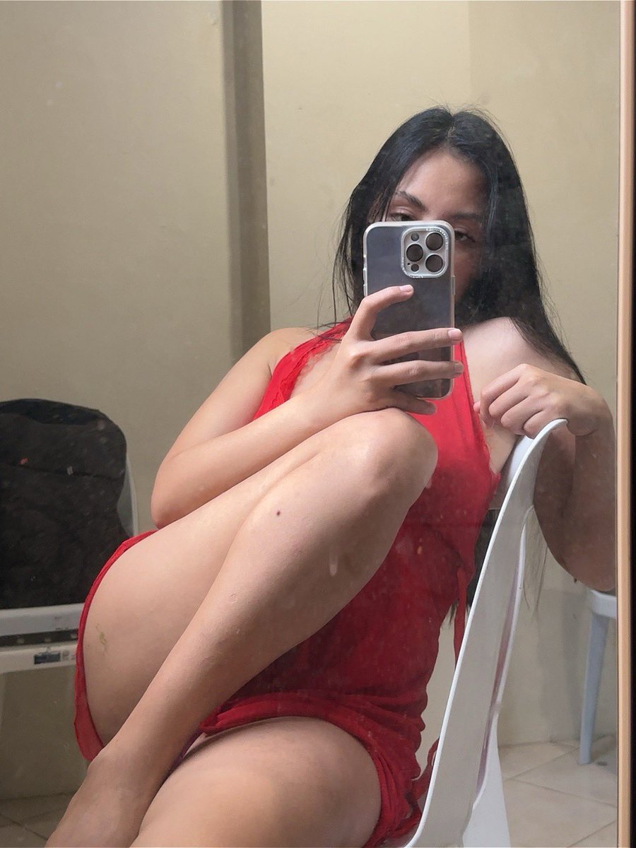 hoytinang's tweet photo. Lady in red https://t.co/3fFzQUY0ft