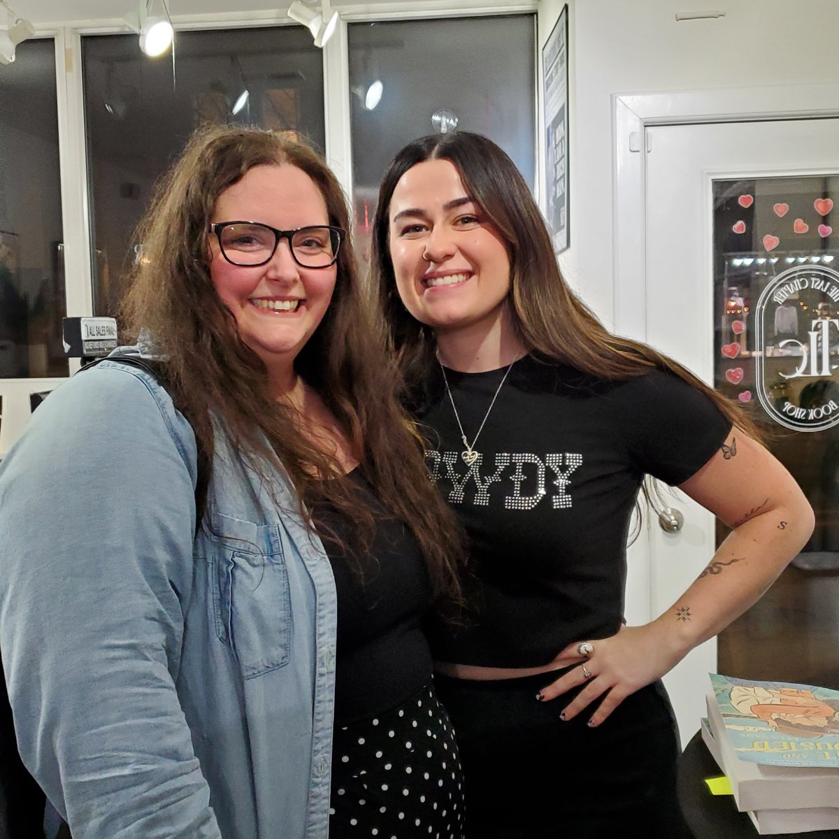 Bookishlyhaley's tweet photo. Also I met Lyla the other day and she is seriously so hilarious/relatable. I honestly wish I could go back to this day because it was so refreshing to be surrounded by women with similar tastes in books! https://t.co/IYHNTbyr8o