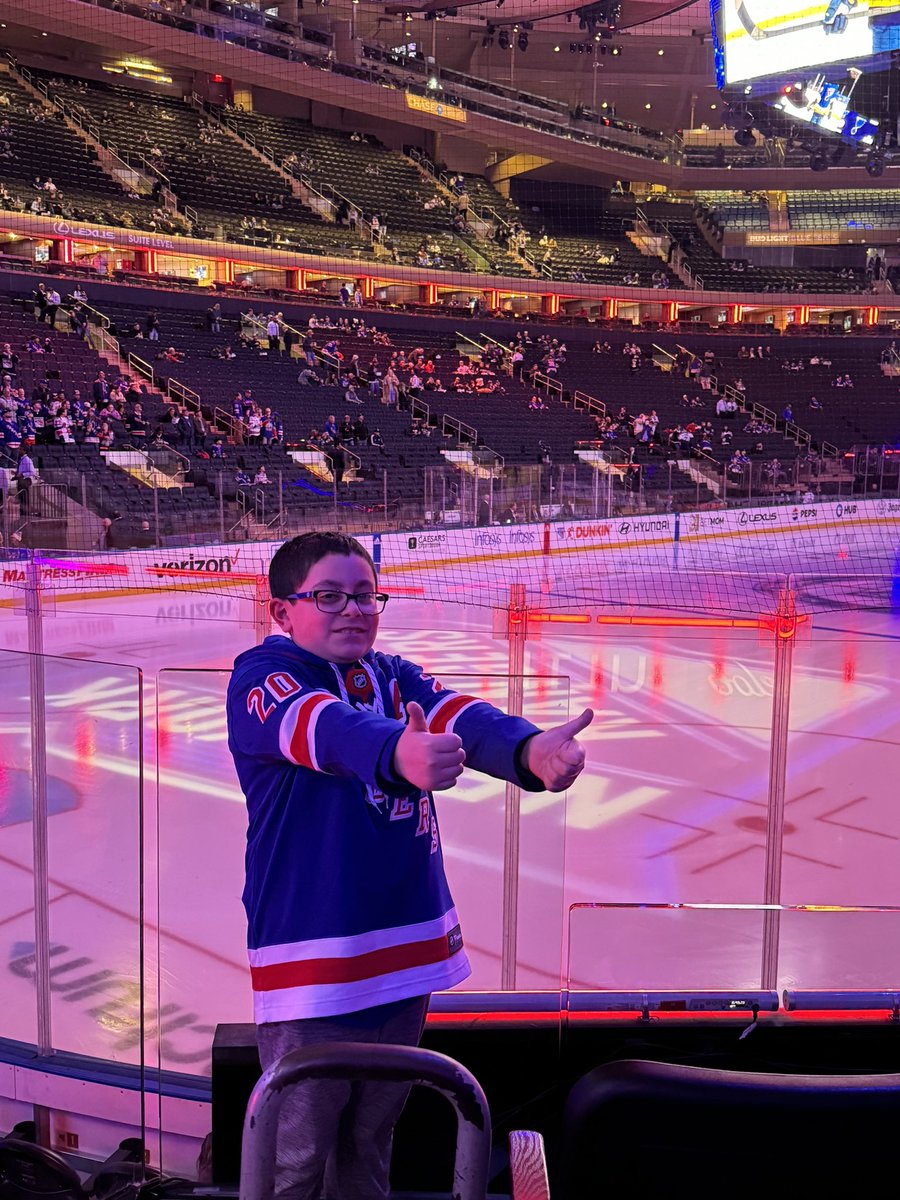c_benzisanchez's tweet photo. LETS GO RANGERS!!!! #NYR https://t.co/2hKWtNVsCA
