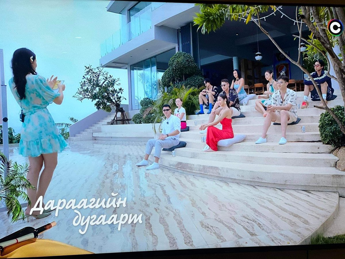 Баян айлын эрх хэлбэр хэдэн бацаануудыг цуглуулсан шоу дотор нь ганц шоовдор хүүхэд тэр нь Билгүүн 🥹 
Дараагийн дугаарыг үзхээс эмзэглэж байна😔