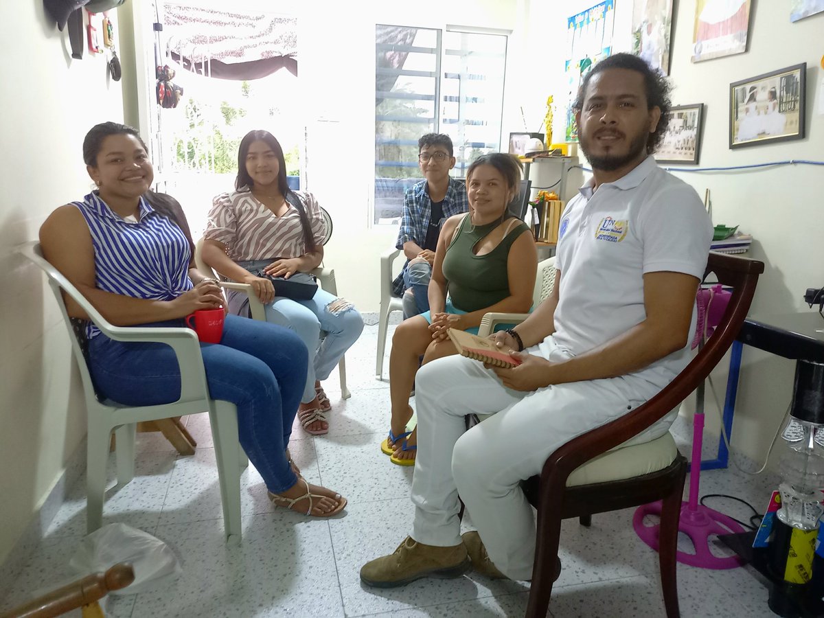 Edumalamut's tweet photo. @ElOIRdelaRegion @UniversidadUNAD @julialbaangelo @nmmorenol @AndreaFlor31688 @limasuasua @UNAD_ZCBOY @UNAD_ZonaSur @UNAD_ZCBC @UNAD_zcar @unad_zcsur @unadzao #TransformandoParaTransformar
Reunión de Líderes del Voluntariado Unadista del CEAD Santa Marta y Voluntarios del OIR, organizando acciones solidarias en el municipio de Ciénaga (Magdalena) que lograrán impactar la vida de los habitantes de este territorio. https://t.co/UnqOCTb26i