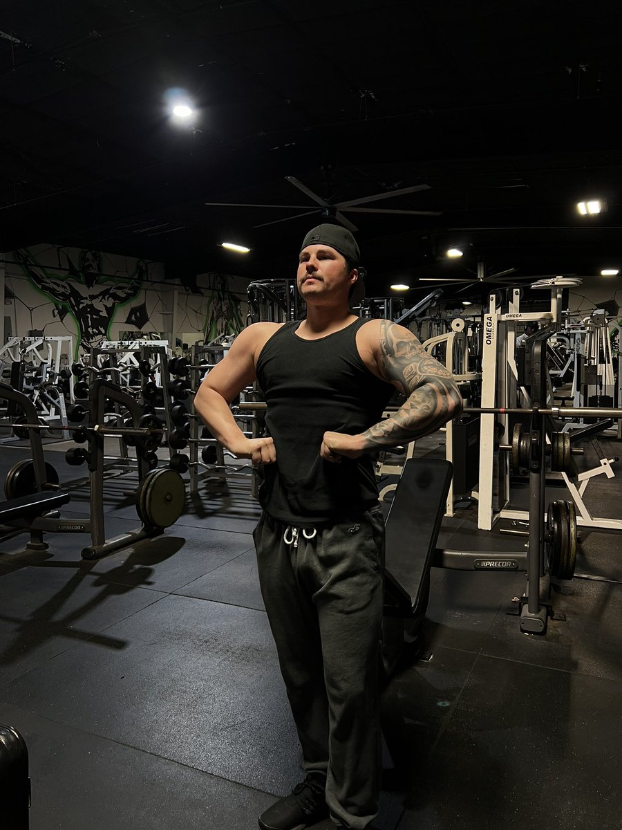 ColtonJohnsonn's tweet image. If you can pick it up, it’s light weight baby