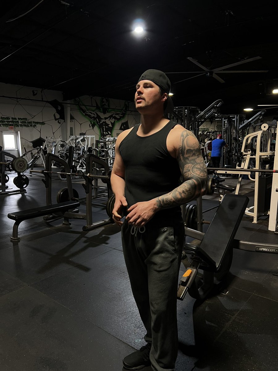 ColtonJohnsonn's tweet image. If you can pick it up, it’s light weight baby