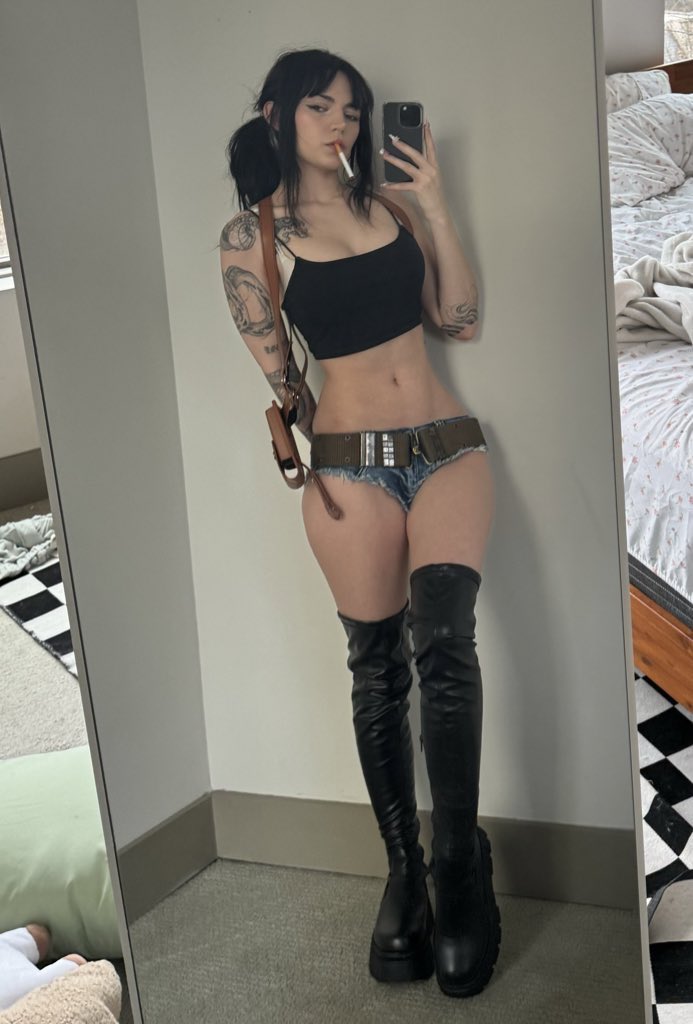 revy from black lagoon 🚬 https://t.co/c958omDZAm