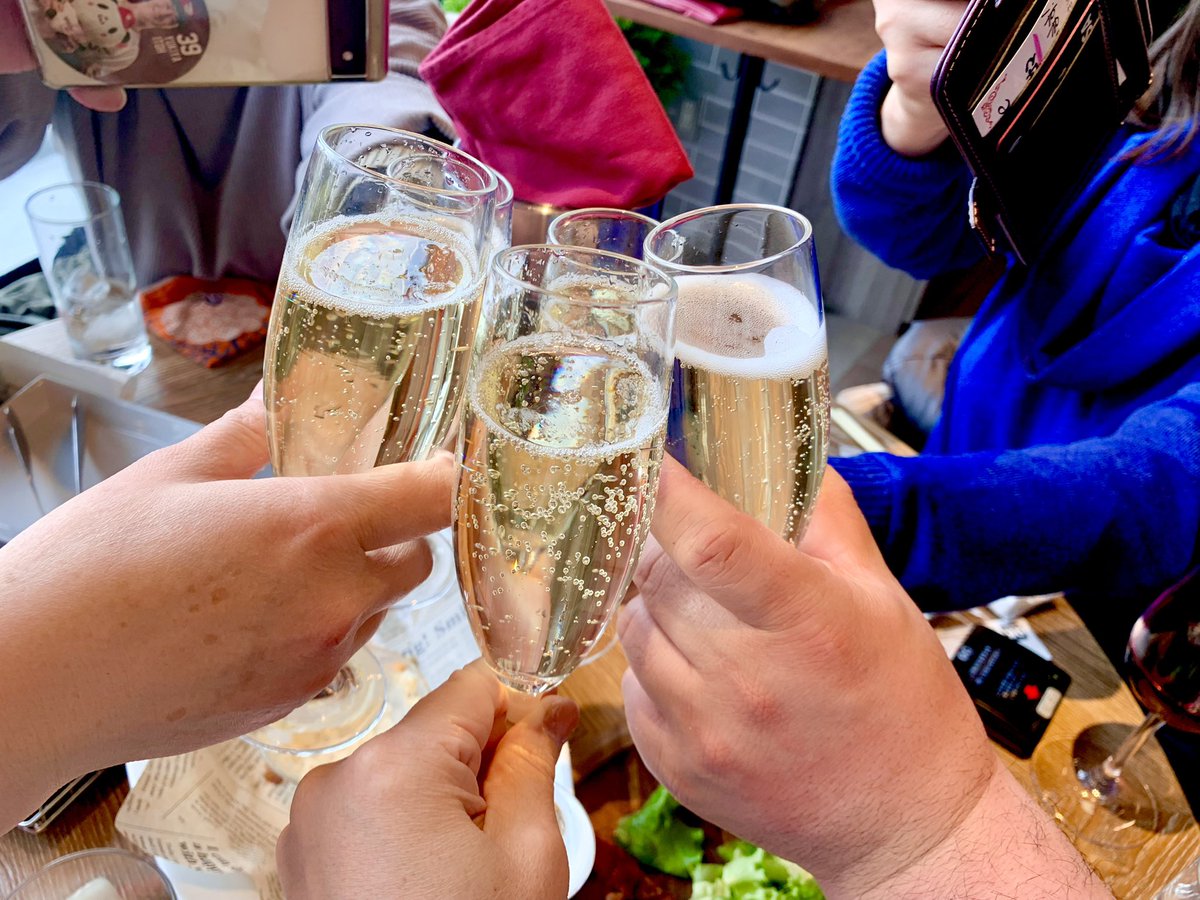 riecchi0211's tweet image. 昨日のおファビュラス会🥂
そしてひさしぶりのカラオケで暴れて、イイ汗かきました笑
喋りすぎ？で、若干声がガサガサっす。。。

疲れた心を、皆に癒して頂き
ほんと感謝🥲