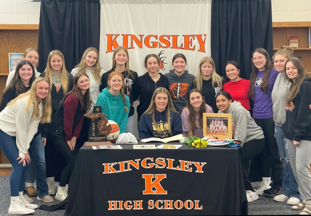 ChrisWhims's tweet photo. Thank you, high school basketball. I appreciate my team, my community, and all my coaches. Looking forward to playing at the next level! @Shuwbk1
#00 SIGNING OUT 🦌 https://t.co/mQBjnMJBWH