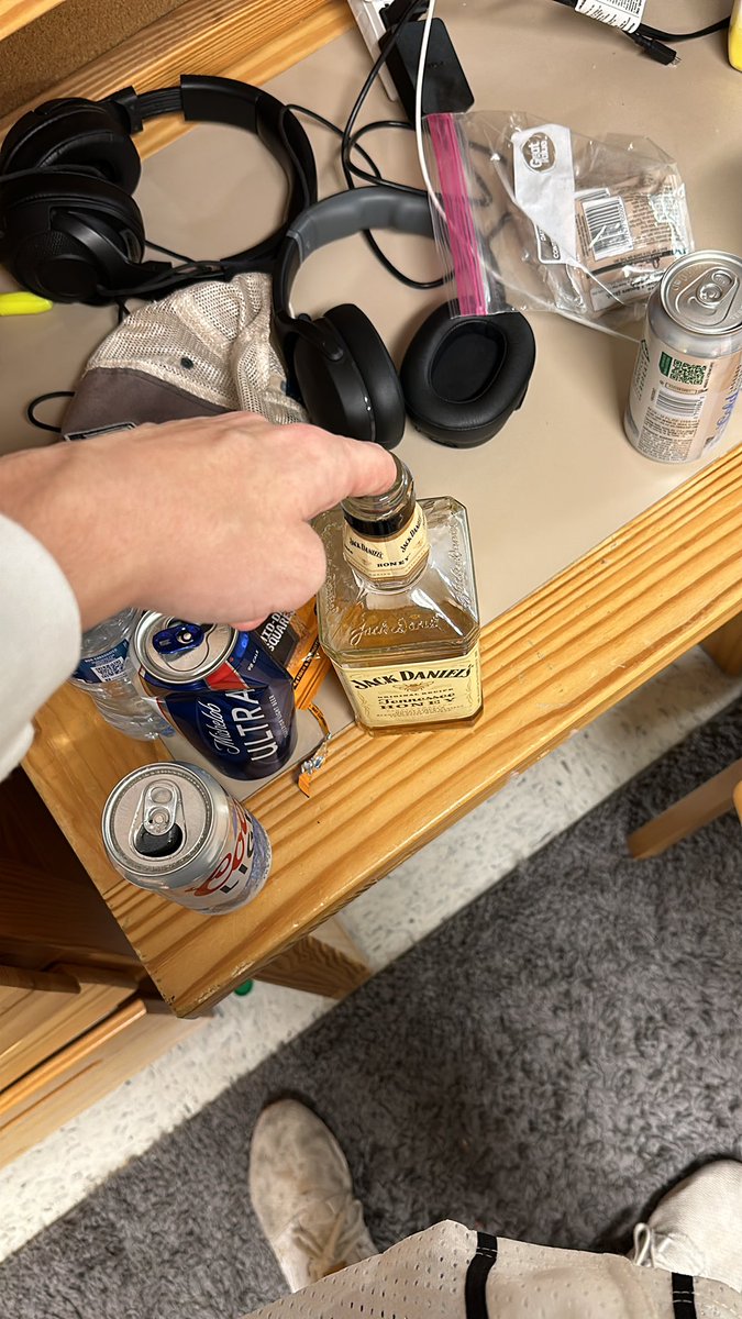 drakes_piece_'s tweet photo. Hope you guys donโt mind if I go back for seconds. #forjames https://t.co/7ZlI2vo1pq