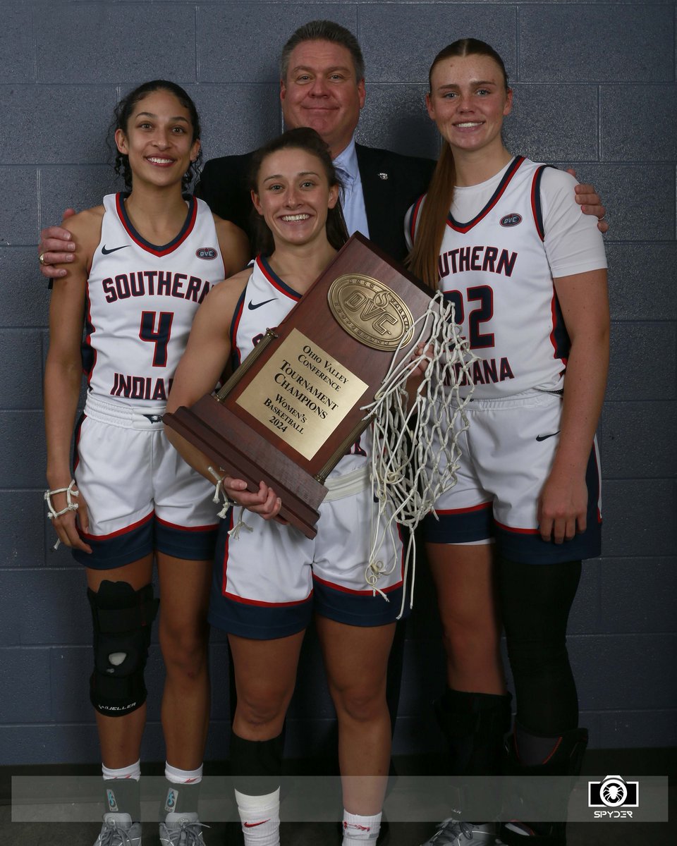 OVCSports's tweet photo. Postgame 📸 shoot with the 𝗖-𝗛-𝗔-𝗠-𝗣-𝗦❗️

📷@spydieshooter

#OVCit | #OVCTourney | @usiwbb https://t.co/gzenMaQmrb