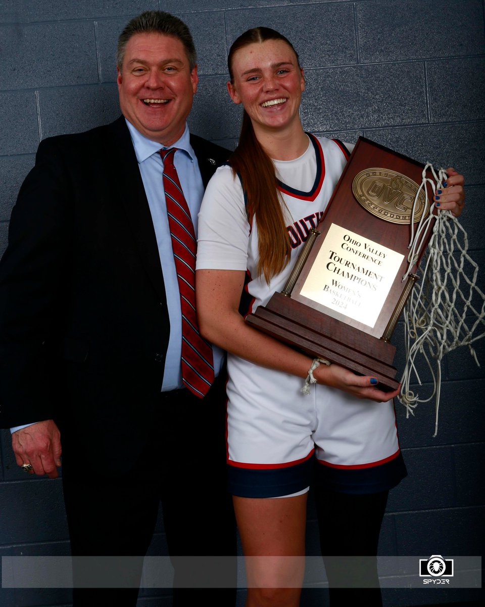 OVCSports's tweet photo. Postgame 📸 shoot with the 𝗖-𝗛-𝗔-𝗠-𝗣-𝗦❗️

📷@spydieshooter

#OVCit | #OVCTourney | @usiwbb https://t.co/gzenMaQmrb