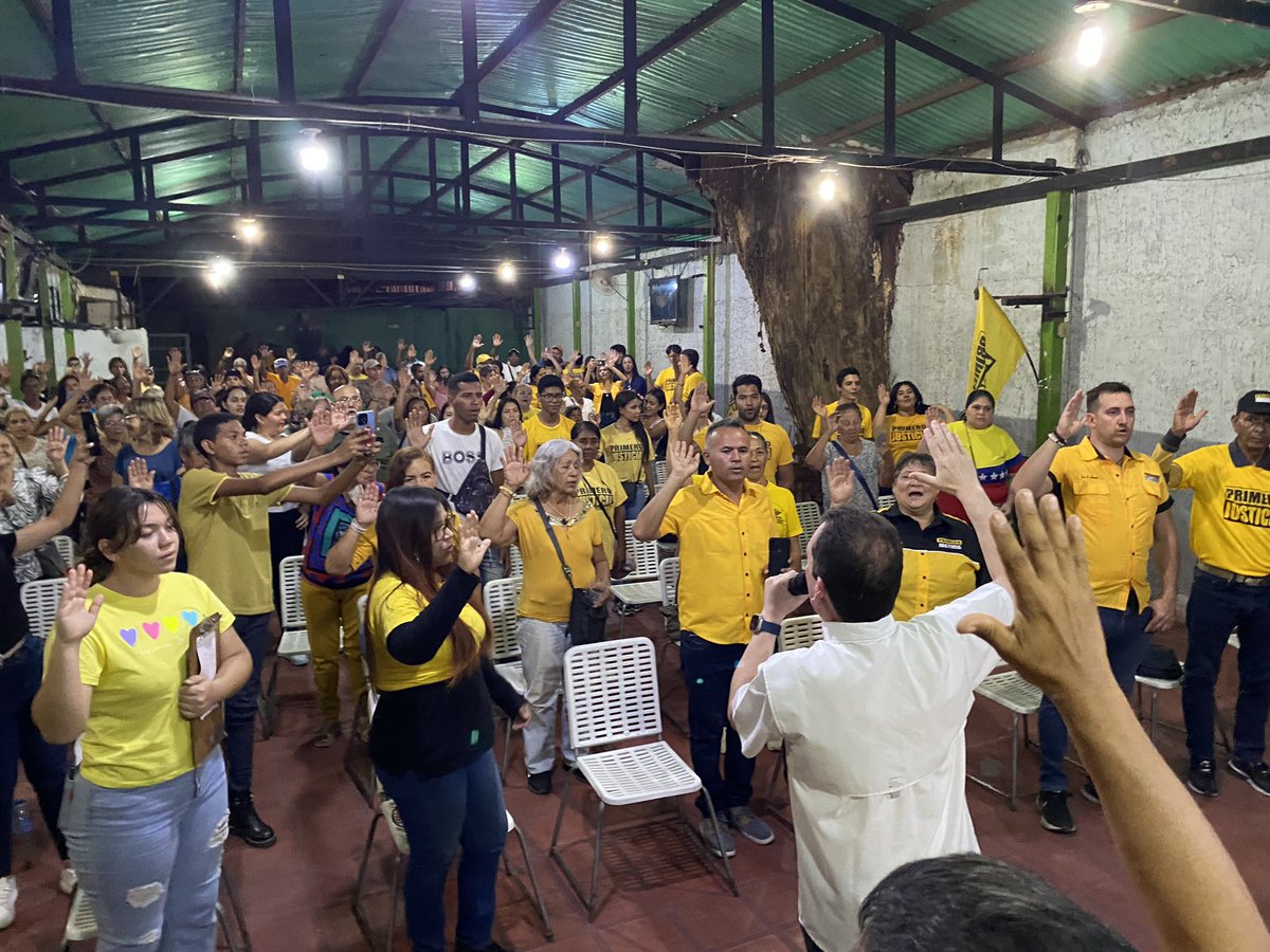 ¡Guárico se organiza día a día!
Este #8Mar, con <a href="/TomasGuanipa/">Tomás Guanipa</a>, juramentamos 20 comanditos #ConVzla en San Juan de Los Morros y conmemoramos juntos los 24 años de <a href="/Pr1meroJusticia/">Primero Justicia</a>.
Seguimos superando los obstáculos para liberar a Venezuela con <a href="/MariaCorinaYA/">María Corina Machado</a> en la presidencia.