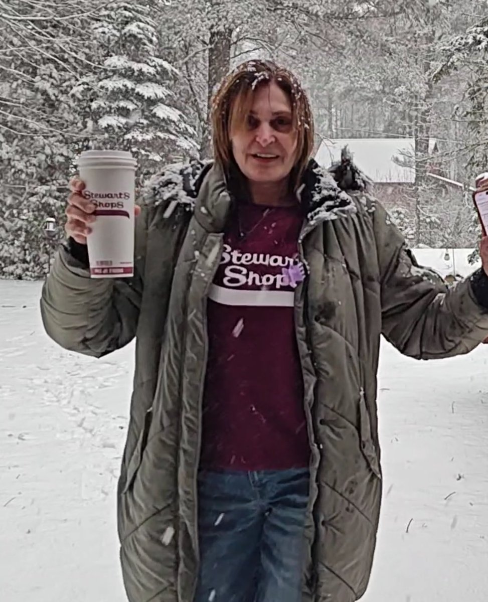 Always grab your <a href="/StewartsShops/">Stewart's Shops</a> coffee and run to the mountains <a href="/garydake/">Gary Dake</a>  #coffee #stewartsshop BEST COFFEE IN NEW YORK STATE ! ☕️ ❄️