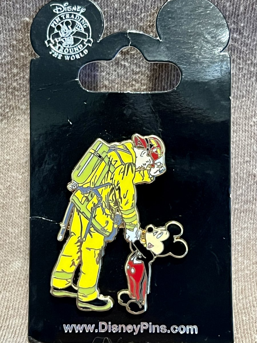 HTF Disney Pin #MickeySaysThanks Shakes Hands #Firefighter #Fireman 2008 NEW

#mickeymouse #mickey #disneypins #disneypinsforsale #disneypincollecting #disneypintrading #collectibles #firefighters #ThankYou #firstresponder #HTFdisneypins #ebayfinds 

ebay.com/itm/2666677301…