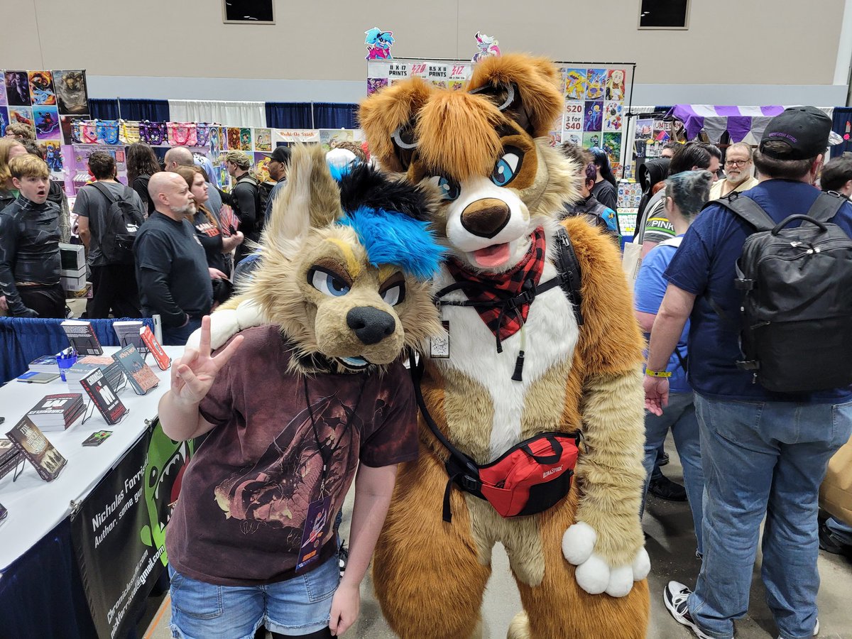 CrossingRiptide's tweet photo. Had such a good time at PlanetComicon!! Saw so many furs there and met so many cool people! 
If anyone knows these two, please tag 'em, they were so nice!! https://t.co/O8EvWYWvdt